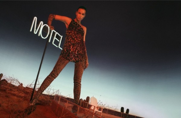 Женщина-кошка: Ирина Шейк снялась в леопардовом тотал-луке