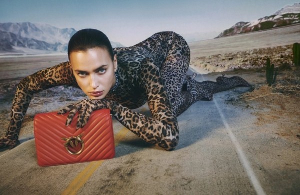 Женщина-кошка: Ирина Шейк снялась в леопардовом тотал-луке
