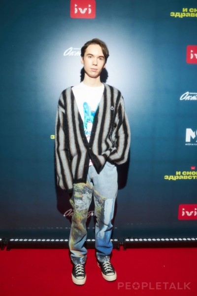 Аглая Тарасова, Андрей Бурковский, Любовь Толкалина на премьере сериала «И снова здравствуйте!»