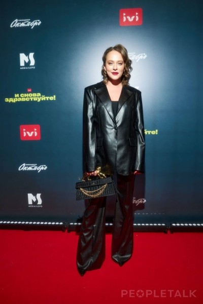 Аглая Тарасова, Андрей Бурковский, Любовь Толкалина на премьере сериала «И снова здравствуйте!»