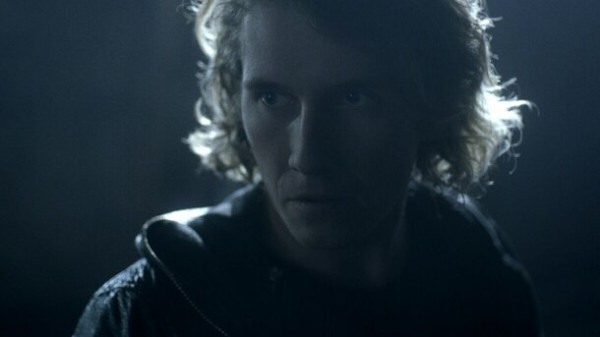 Что смотреть на выходных: «Чудотворцы» с Дэниелом Рэдклиффом, сериал про вампиров и продолжение «Территории»