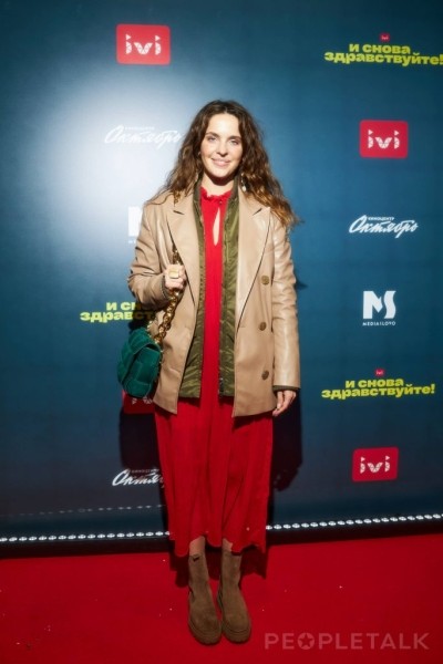 Аглая Тарасова, Андрей Бурковский, Любовь Толкалина на премьере сериала «И снова здравствуйте!»