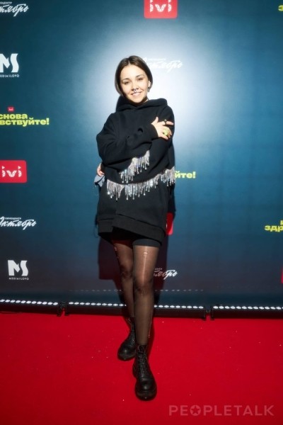 Аглая Тарасова, Андрей Бурковский, Любовь Толкалина на премьере сериала «И снова здравствуйте!»