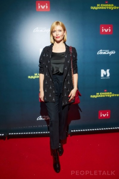 Аглая Тарасова, Андрей Бурковский, Любовь Толкалина на премьере сериала «И снова здравствуйте!»