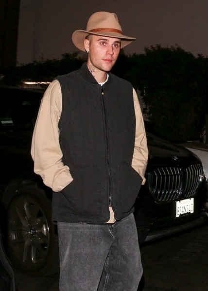 На фоне слухов о расставании с Хейли: Джастин Бибер побрился налысо На фоне слухов о расставании с Хейли: Джастин Бибер побрился налысо