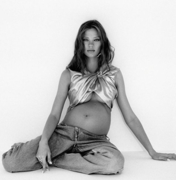 После рождения дочки: модель Алеся Кафельникова вернулась на подиум