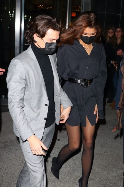 Парижский шик: Зендея вышла в свет мини-платье, от которого невозможно оторвать глаз