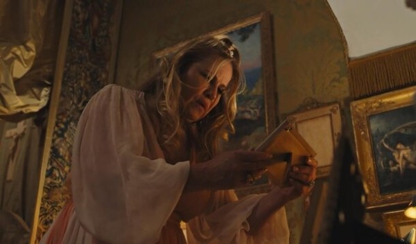 Все без ума от Дженнифер Кулидж: 10 интересных фактов о звезде «Белого лотоса»