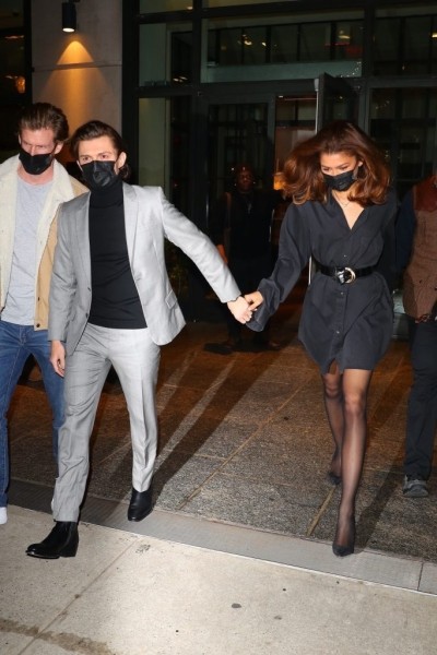 Парижский шик: Зендея вышла в свет мини-платье, от которого невозможно оторвать глаз