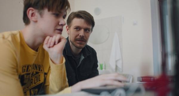 «Здоровый человек»: Рецензия Киноафиши