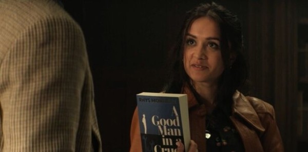 Книжная полка психопата: что читает Джо в новом сезоне «Ты»?