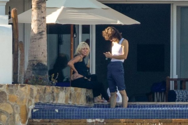 Майли Сайрус отправилась на отдых со своим парнем-рокером