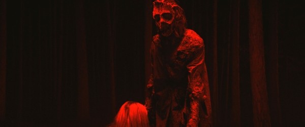 «Не стучи»: Рецензия Киноафиши