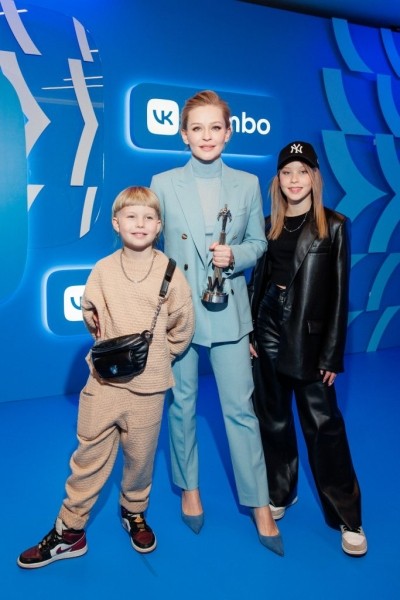 Ксения Собчак, Иван Ургант, Юлия Пересильд и другие на церемонии вручения Национальной премии в области веб-индустрии