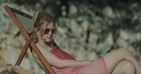 «Бескрайний бассейн»: Рецензия Киноафиши