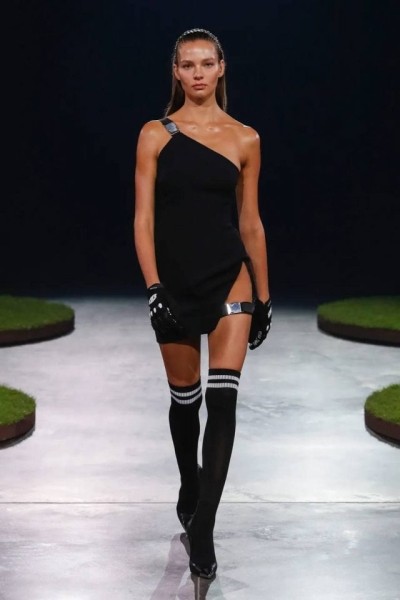 После рождения дочки: модель Алеся Кафельникова вернулась на подиум