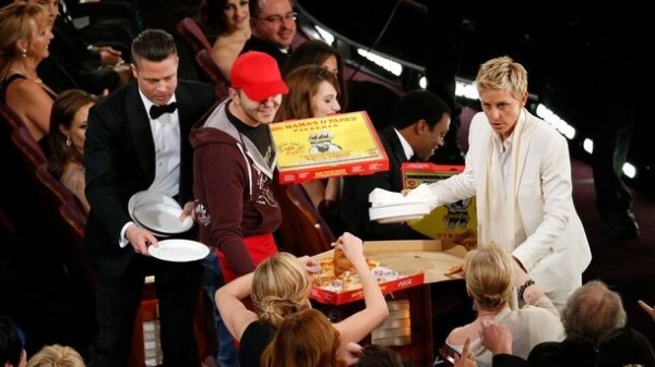 Доставка пиццы и падение Дженнифер Лоуренс: 8 самых смешных и нелепых моментов «Оскара» за всю историю премии Доставка пиццы и падение Дженнифер Лоуренс: 8 самых смешных и нелепых моментов «Оскара» за всю историю премии