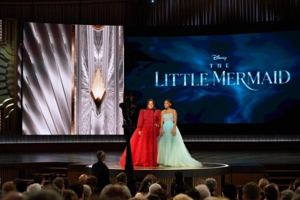 Триумфы, мемы и трогательные речи: чем нам запомнился «Оскар-2023»