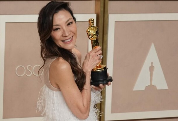 Триумфы, мемы и трогательные речи: чем нам запомнился «Оскар-2023»