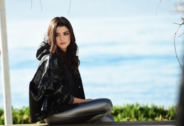 На KION вышел турецкий сериал «Кольцо» со звездой «Постучись в мою дверь» Ханде Эрчел На KION вышел турецкий сериал «Кольцо» со звездой «Постучись в мою дверь» Ханде Эрчел