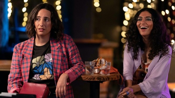 Женские истории и путешествия во времени: 5 апрельских сериалов «Амедиатеки», которые нельзя пропустить Женские истории и путешествия во времени: 5 апрельских сериалов «Амедиатеки», которые нельзя пропустить