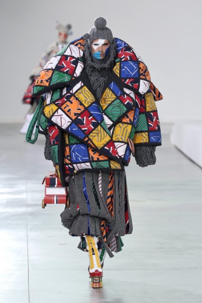 Плюшевые гости и самые неординарные образы: как прошел показ Thom Browne