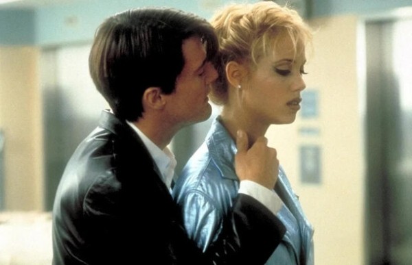 Строго для взрослых: 7 самых странных постельных сцен в кино