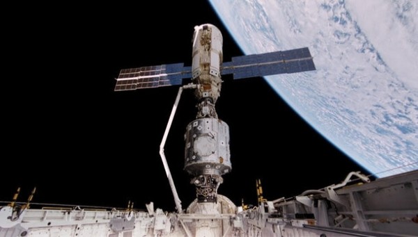 Через тернии к звездам: 5 фильмов, снятых в космосе Через тернии к звездам: 5 фильмов, снятых в космосе