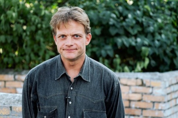 Собака, пленочный фотоаппарат и «Храброе сердце»: как 90-е годы вспоминают создатели сериала «Мир! Дружба! Жвачка!»