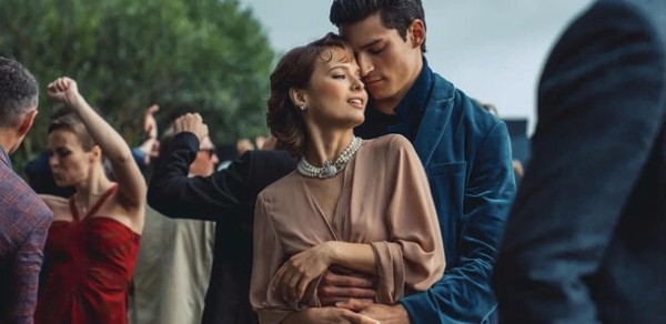 Самовыражение – хит сезона: разбираем стиль в сериале «Жить жизнь» 