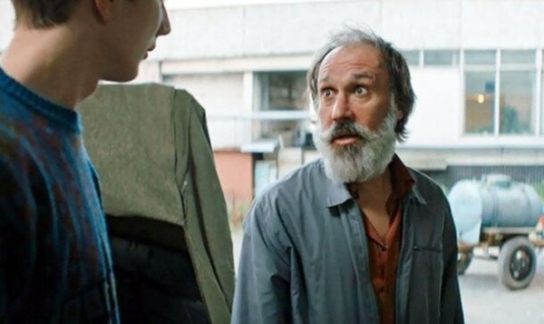 Собака, пленочный фотоаппарат и «Храброе сердце»: как 90-е годы вспоминают создатели сериала «Мир! Дружба! Жвачка!»