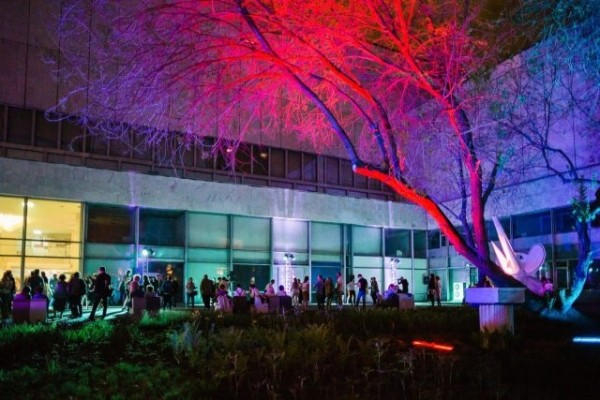 Планы на выходные 21-22 мая: Begushiy po Applique в «Газгольдере»,«Ночь Музеев» в Новой Третьяковке и открытие веранды в Happy End