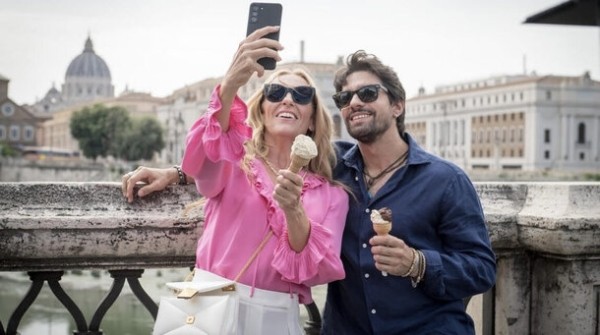 Мафиозная комедия от режиссера «Сумерек»: 10 веских причин посмотреть фильм «Мама мафия»