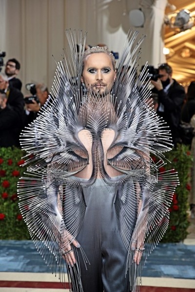 Неловкая ситуация: этого мужчину приняли за Джареда Лето на Met Gala Неловкая ситуация: этого мужчину приняли за Джареда Лето на Met Gala