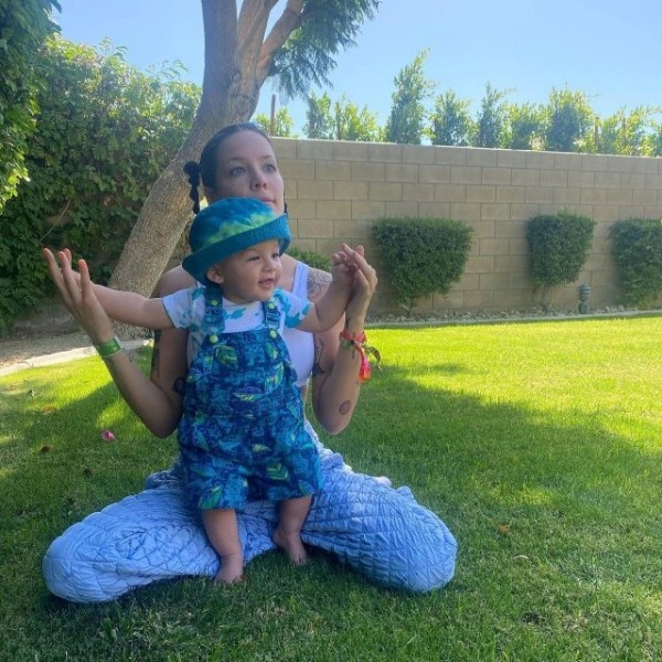 Холзи откровенно рассказала о проблемах со здоровьем после родов: «Я начала очень много болеть» Холзи откровенно рассказала о проблемах со здоровьем после родов: «Я начала очень много болеть»