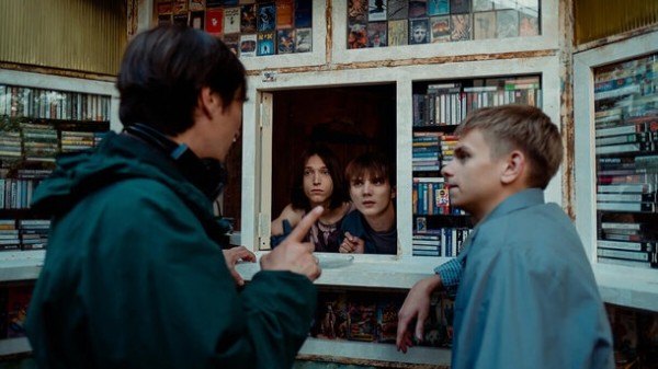 Прыжки в холодную воду и встреча с кумирами: чем запомнился 3-й сезон сериала «Мир! Дружба! Жвачка!» главным актерам Прыжки в холодную воду и встреча с кумирами: чем запомнился 3-й сезон сериала «Мир! Дружба! Жвачка!» главным актерам