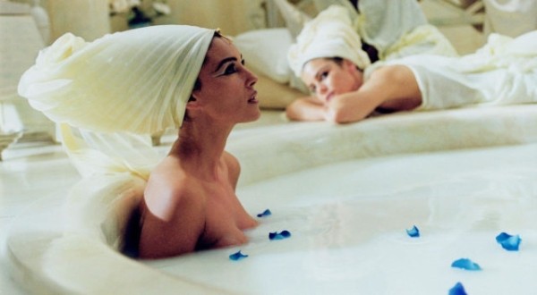 Назад в Древний Египет: чем пахли любимые духи Клеопатры?