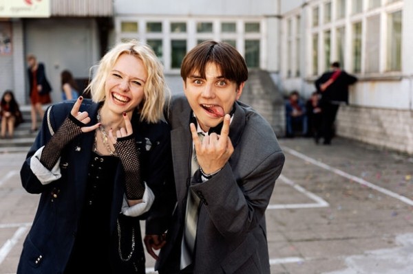 Прыжки в холодную воду и встреча с кумирами: чем запомнился 3-й сезон сериала «Мир! Дружба! Жвачка!» главным актерам Прыжки в холодную воду и встреча с кумирами: чем запомнился 3-й сезон сериала «Мир! Дружба! Жвачка!» главным актерам