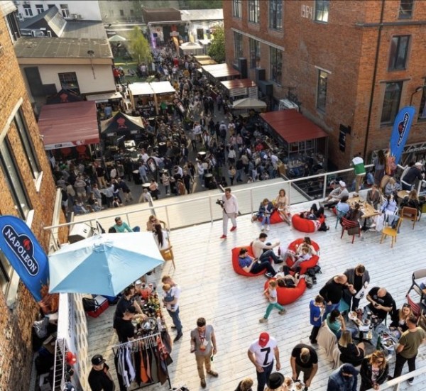 Планы на выходные 21-22 мая: Begushiy po Applique в «Газгольдере»,«Ночь Музеев» в Новой Третьяковке и открытие веранды в Happy End