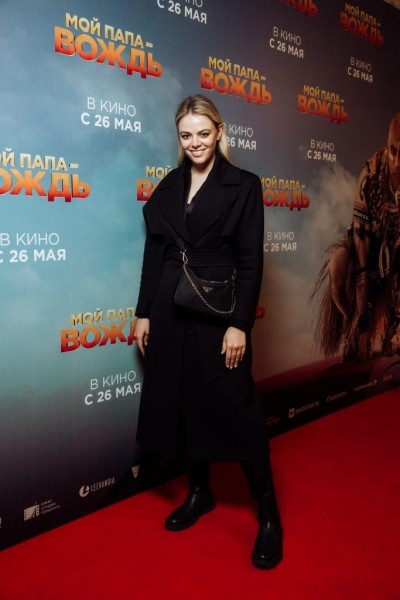 Максим Лагашкин, Яна Кошкина, Снежина Кулова на премьере фильма «Мой папа - вождь»