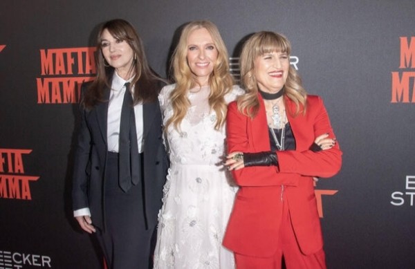 Мафиозная комедия от режиссера «Сумерек»: 10 веских причин посмотреть фильм «Мама мафия»