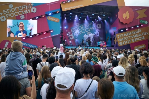 Ольга Бузова, Тима Акимов, Bittuev и другие на фестивале «Блогеры России» в Москве