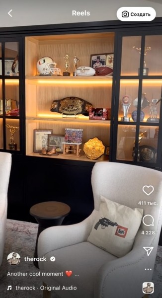 «Когда я был мальчишкой, я ненавидел маминых слез, а сейчас счастлив ее слезам радости»: Дуэйн Джонсон сделал дорогой подарок своей маме