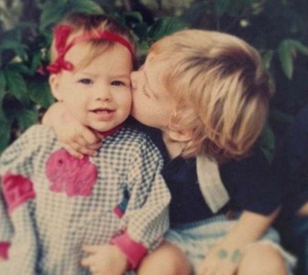 Вспомнить все: в Сети появились детские фото Марго Робби. Спойлер: они очень милые