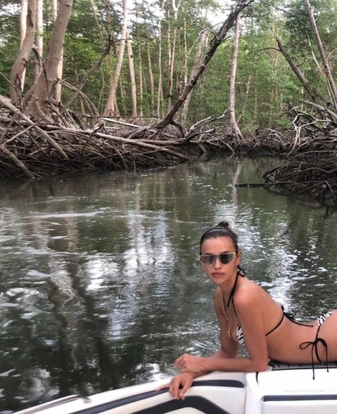 Лучшие фото Ирины Шейк в купальнике