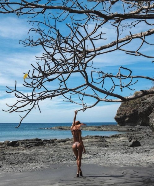 Лучшие фото Ирины Шейк в купальнике