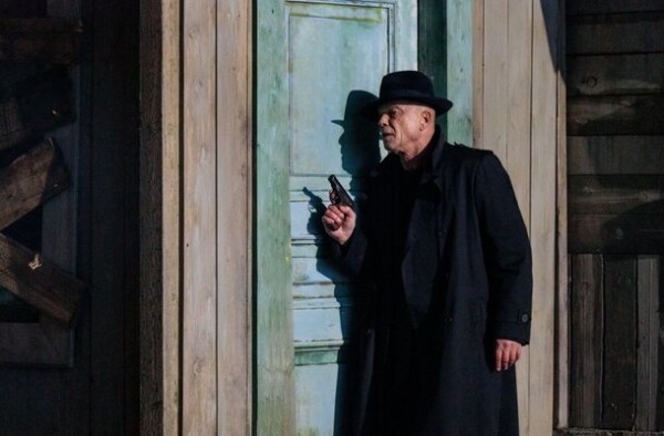 От тру-крайма до черной комедии: 7 сериалов про маньяков 2023 года