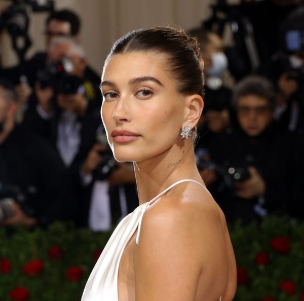 3 трендовые прически для тонких волос: как сделать пучок, «мокрую» укладку и полуволну? 3 трендовые прически для тонких волос: как сделать пучок, «мокрую» укладку и полуволну?