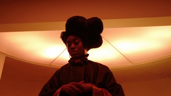  Что смотреть на выходных: «Человек-паук: Паутина вселенных», «Убийства в одном здании» и экранизация «Алых парусов» 