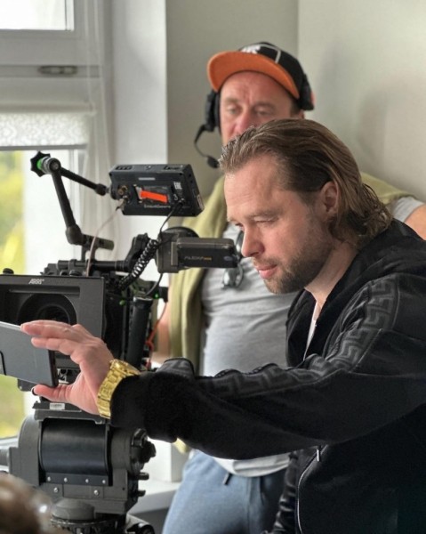 Новые фотографии со съемок сериала «Универ. 13 лет спустя»